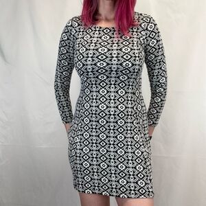 Women's Black White Geometric Fit Flare Dress Long Sleeve Knee Length S